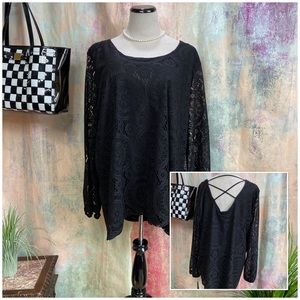 NWT 📌 Ing Feminine Lace top with sexy Backside Neckline